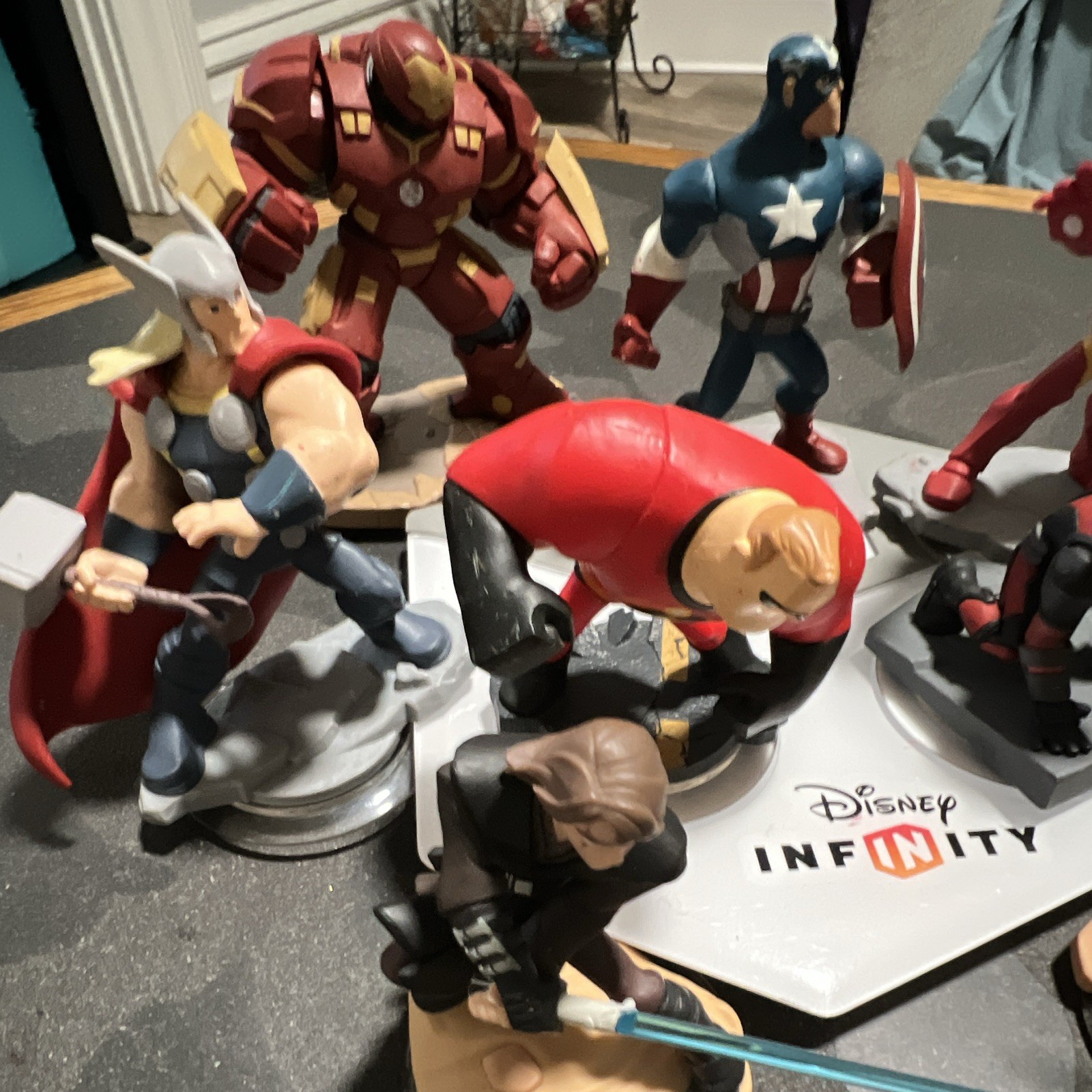 Disney Infinity Lot Figures Thor Hulk Iron Man Captain America Mr. Incredible