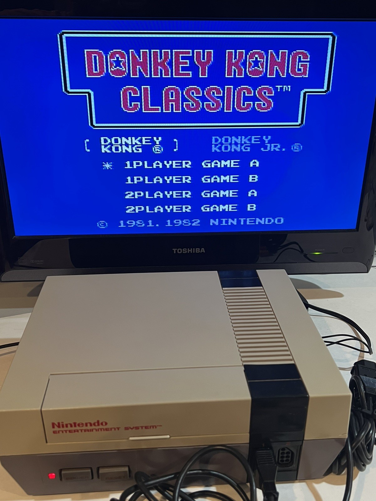Nintendo NES Console Bundle – 7 Games – 2 Controllers – Tested And Working