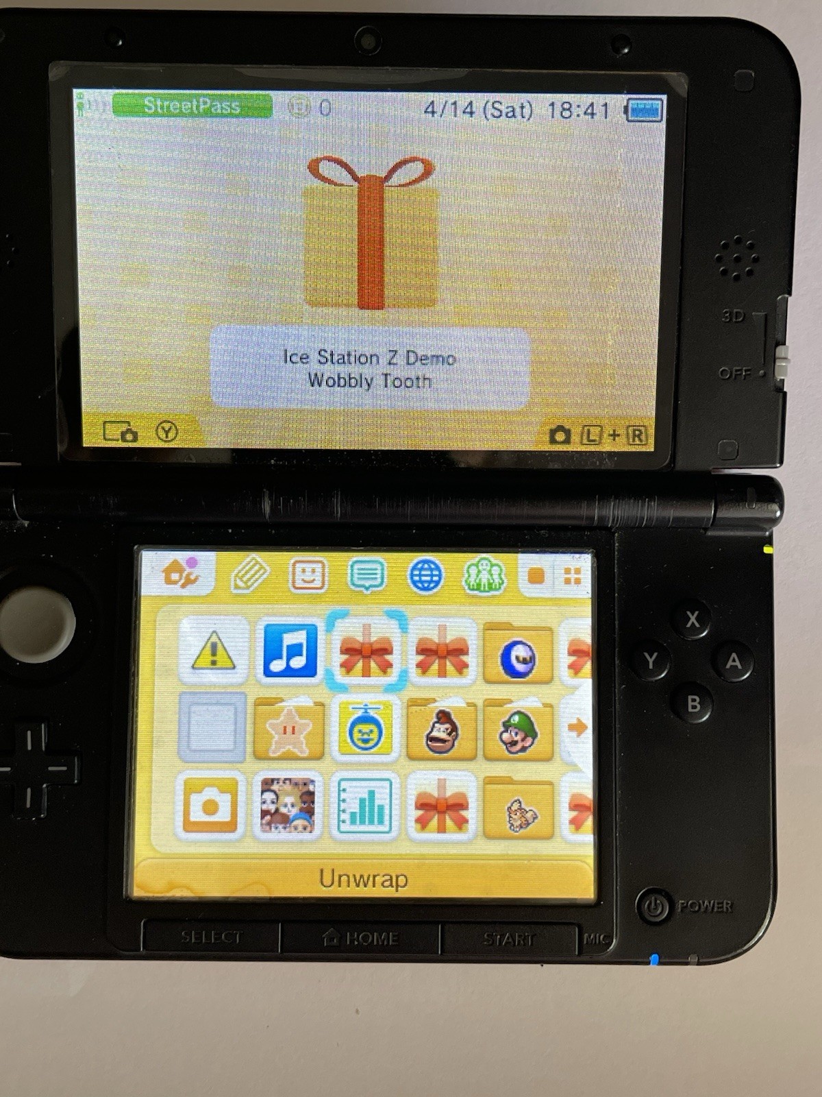 Nintendo 3DS XL Mario Red/Black 3D Capable Handheld Console NTSC-U/C 4GB