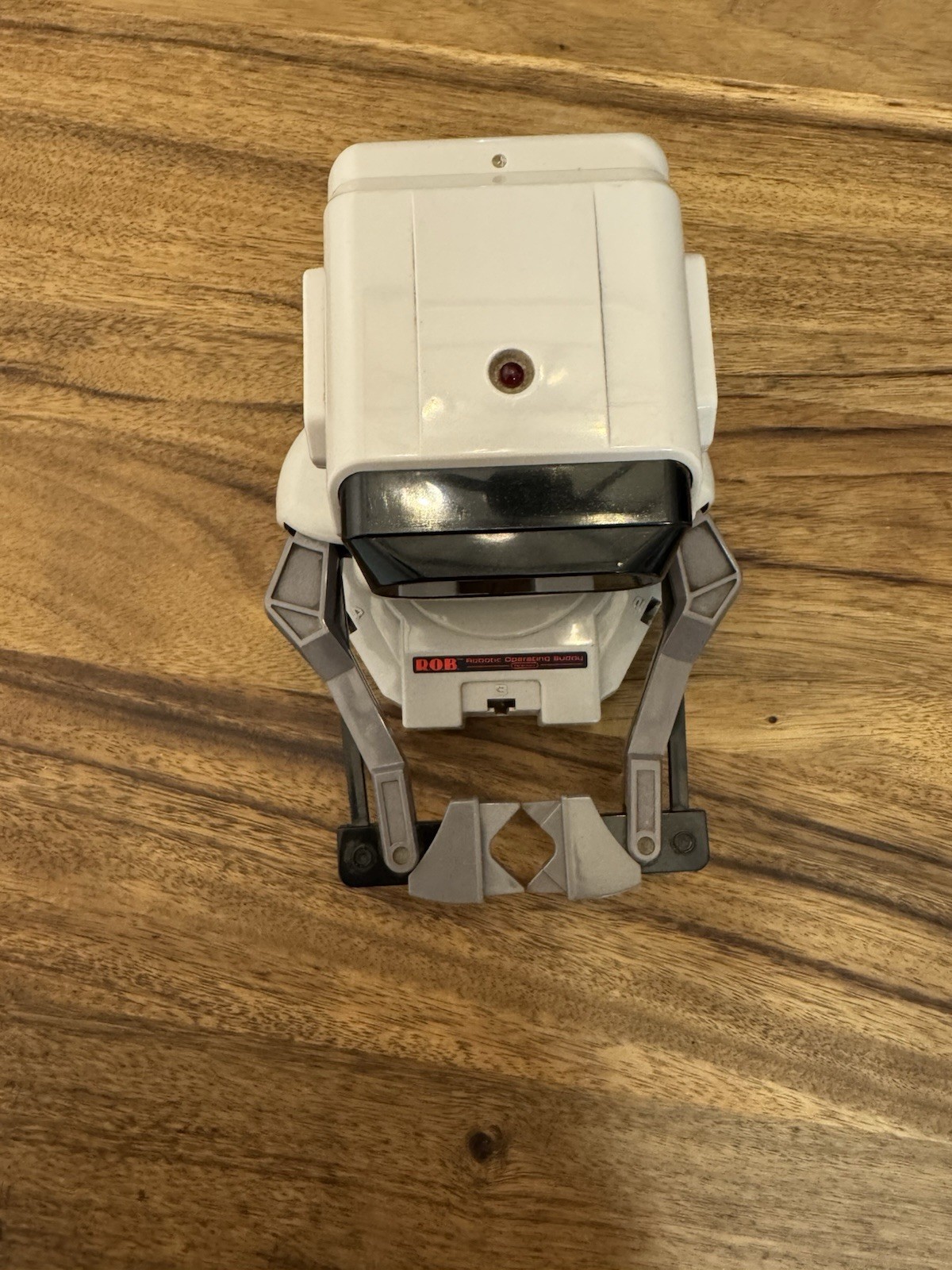 Nintendo R.O.B ROBOTIC OPERATING BUDDY ROBOT NES 1985 Powers on with Gyromite