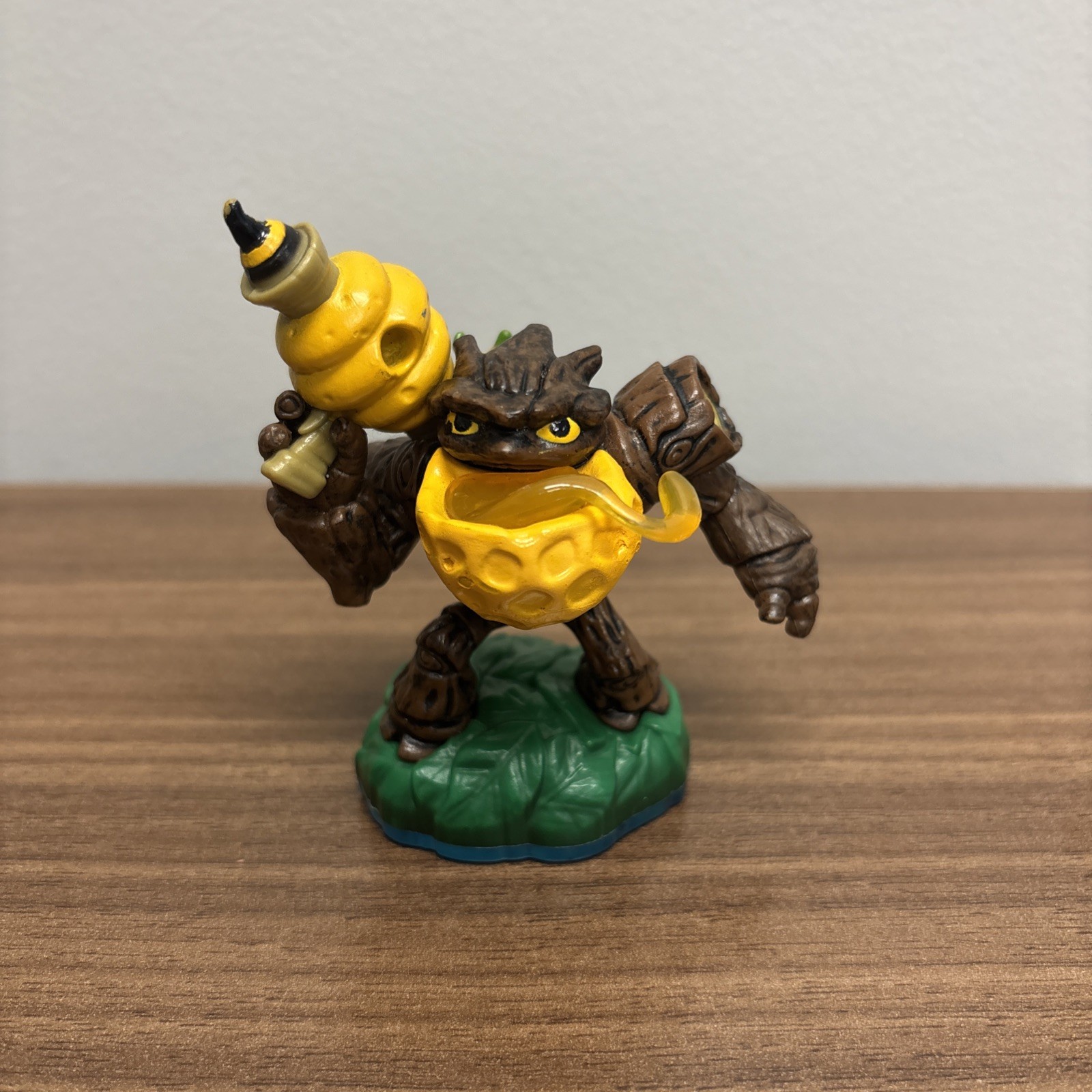 Skylanders Swap Force Bumble Blast Lightcore Character Figure