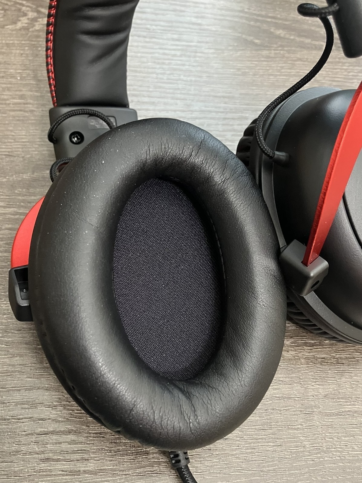 HyperX Cloud II Wired Gaming Headset Black/Red w/ Memory Foam & Leatherette READ
