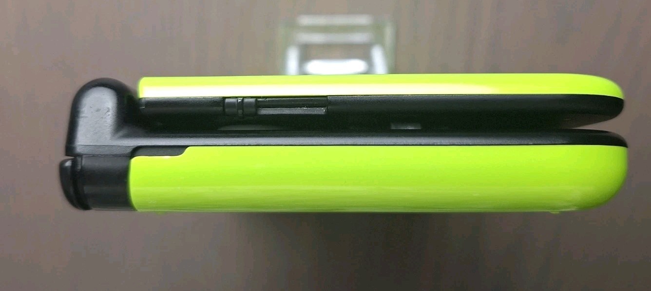 New Nintendo 3DS XL Lime Black | Charger + 32GB SD Card | Region Free