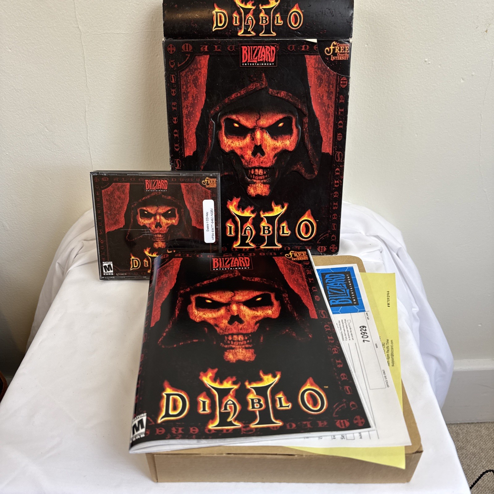Diablo II (2) PC Game Big Box 3 Disc Manual Strategy CD-ROM Blizzard 2000