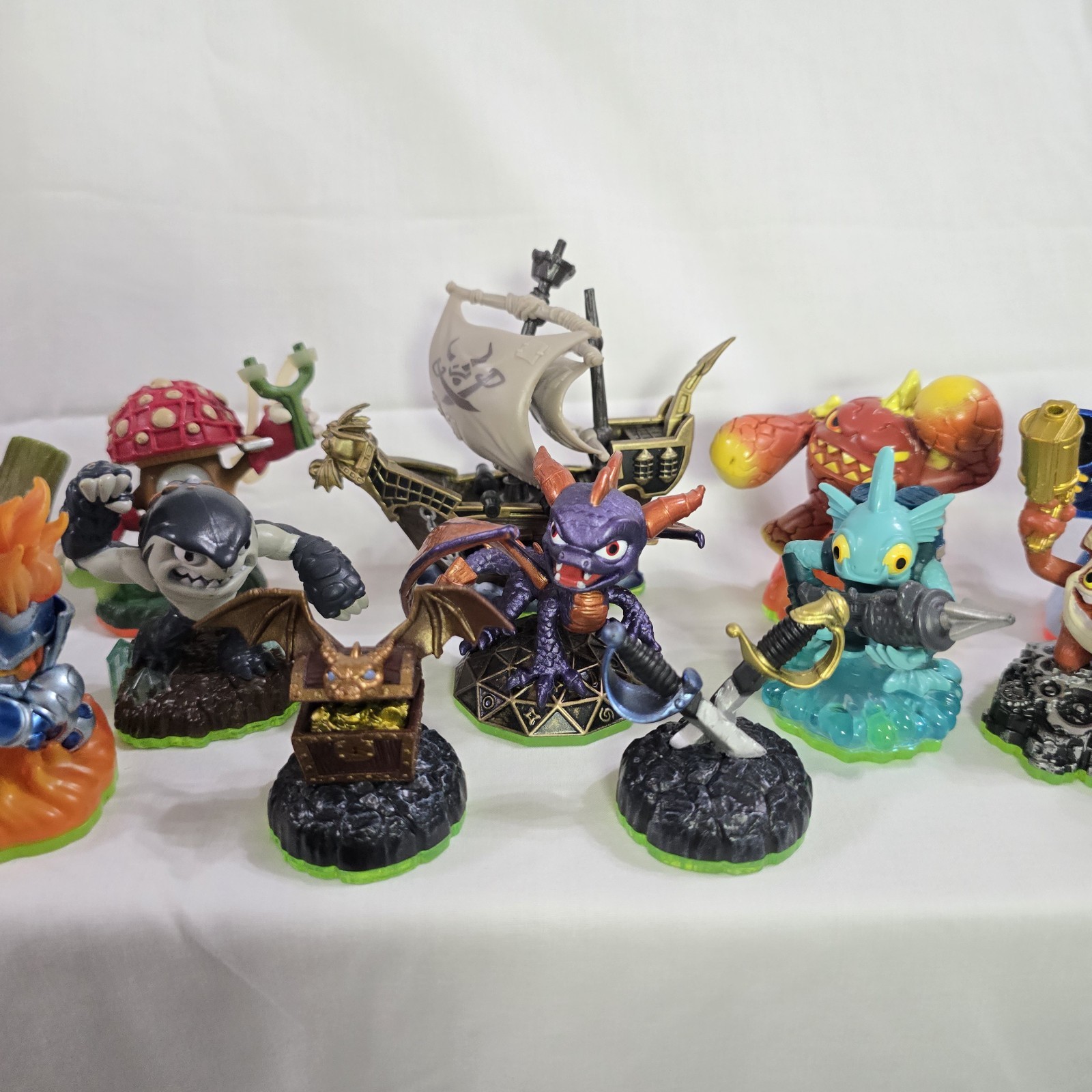 Skylanders Spyros Adventure Giants Lot 17pc Pirate Seas Spyro Trigger Happy Lot