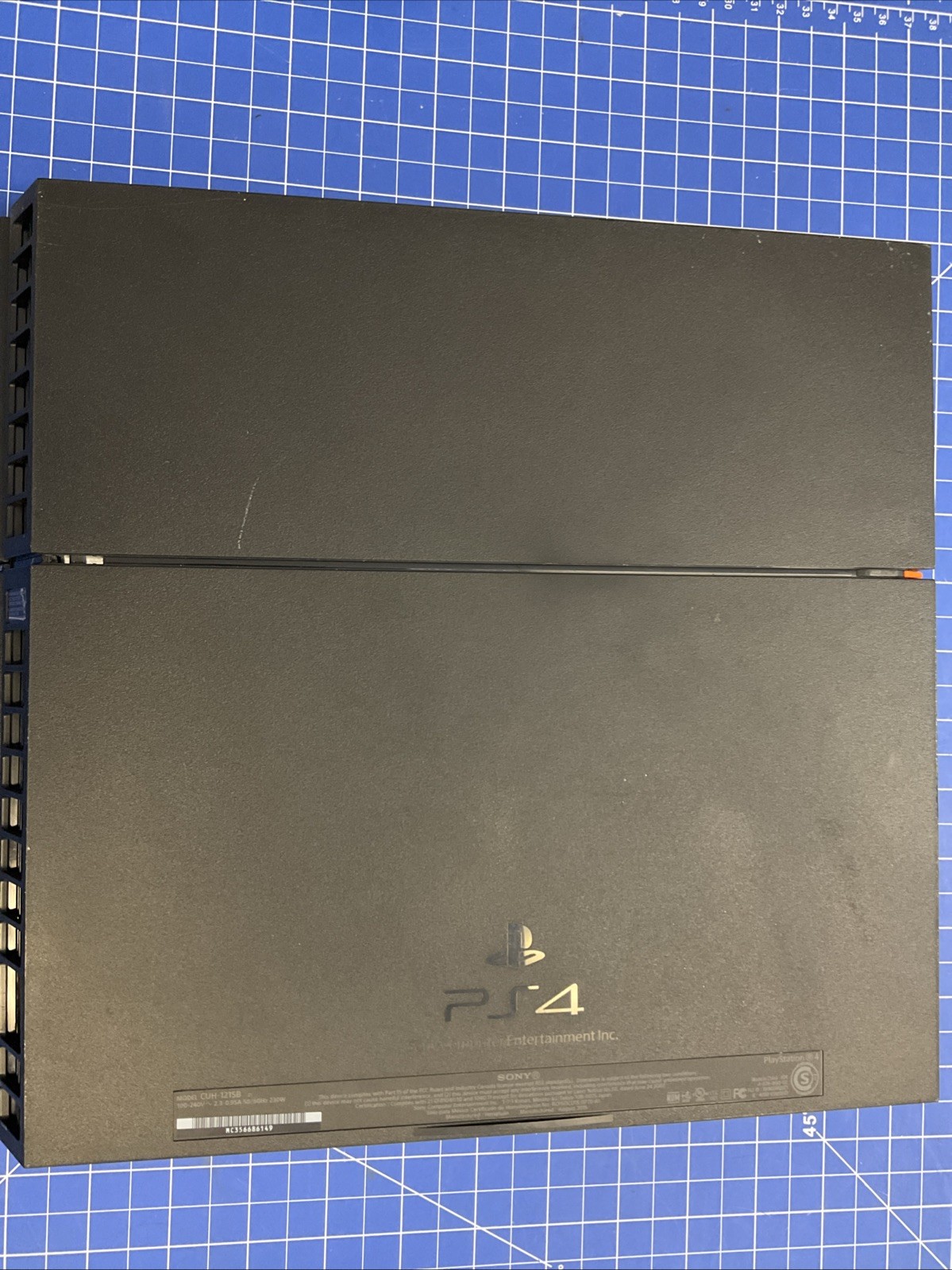 PlayStation 4 black ops 3 edition console with 2 controllers E490