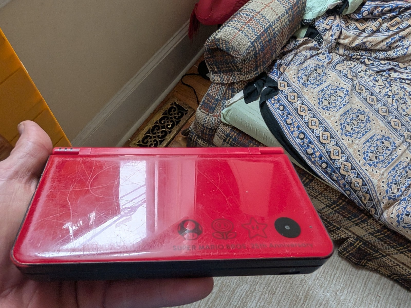 Nintendo DSi XL Super Mario Bros 25th Anniversary Edition Red