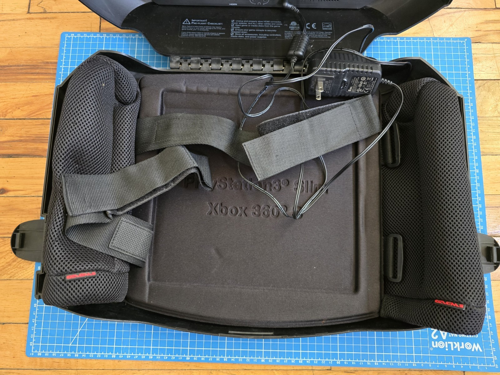 GAEMS G155 PORTABLE GAMING MONITOR TRAVEL CASE- PS3 SLIM & XBOX 360(23199-11)