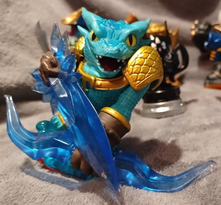 Mixed Lot of Skylanders: Giants,Trophies, Super Chargers etc. (14 in total)