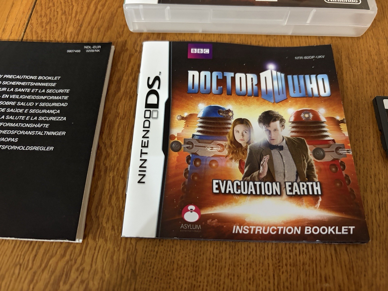 DOCTOR WHO EVACUATION EARTH NINTENDO DS 2010 COMPLETE GAME MANUAL CASE