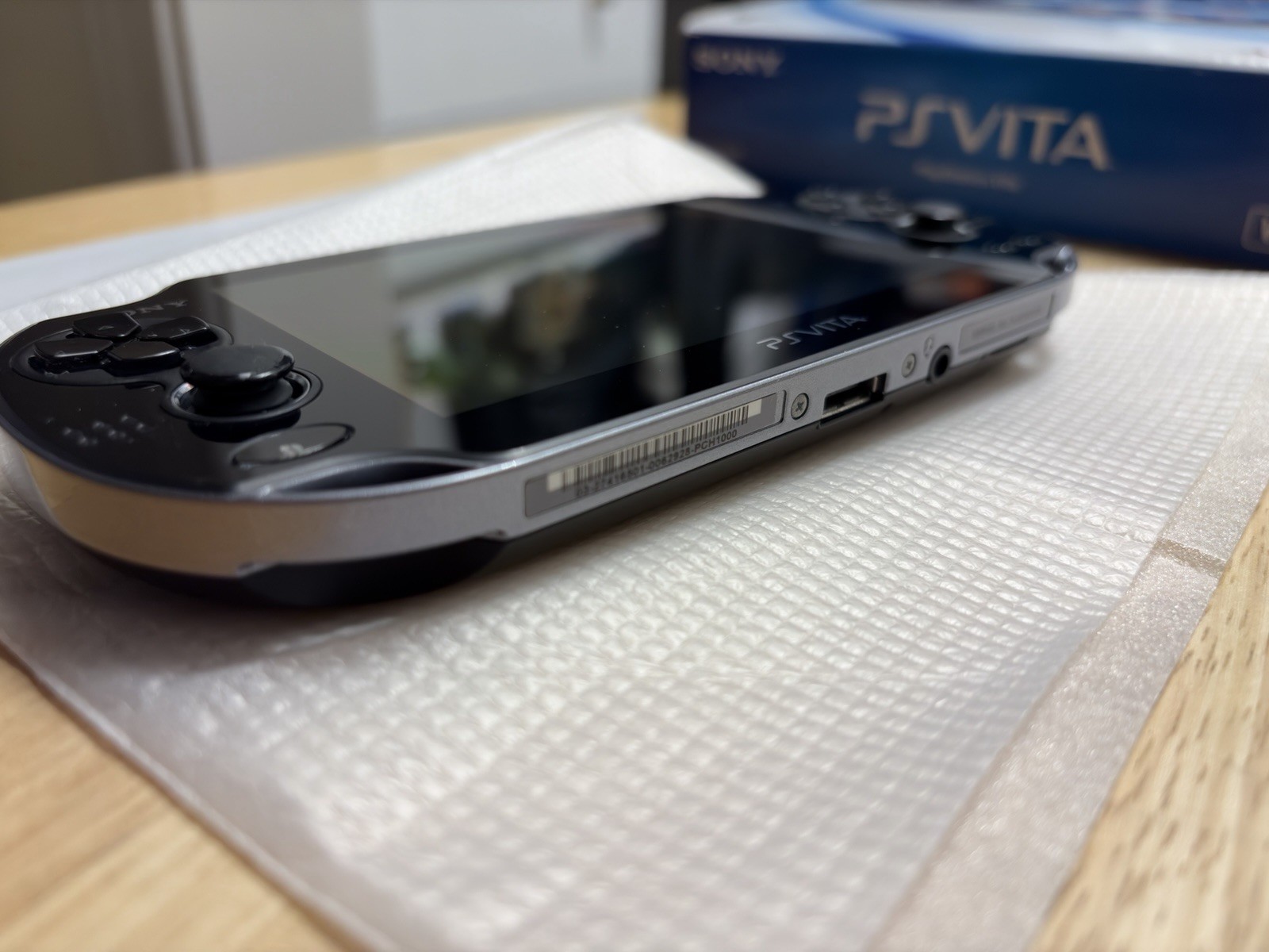Excellent Condition Sony PS Vita 1000 PCH-1000 OLED CIB With Box FROM USA
