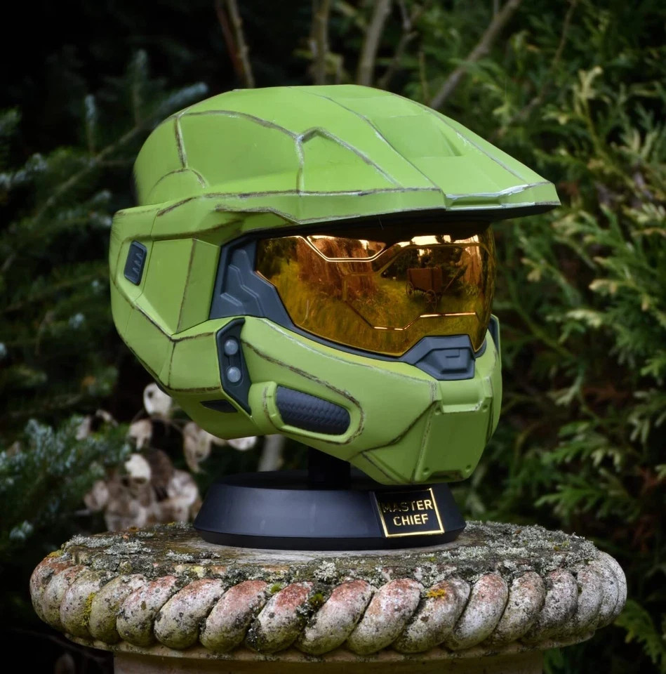 Halo Master Chief Deluxe Helmet with Stand – LED Light | free shipping