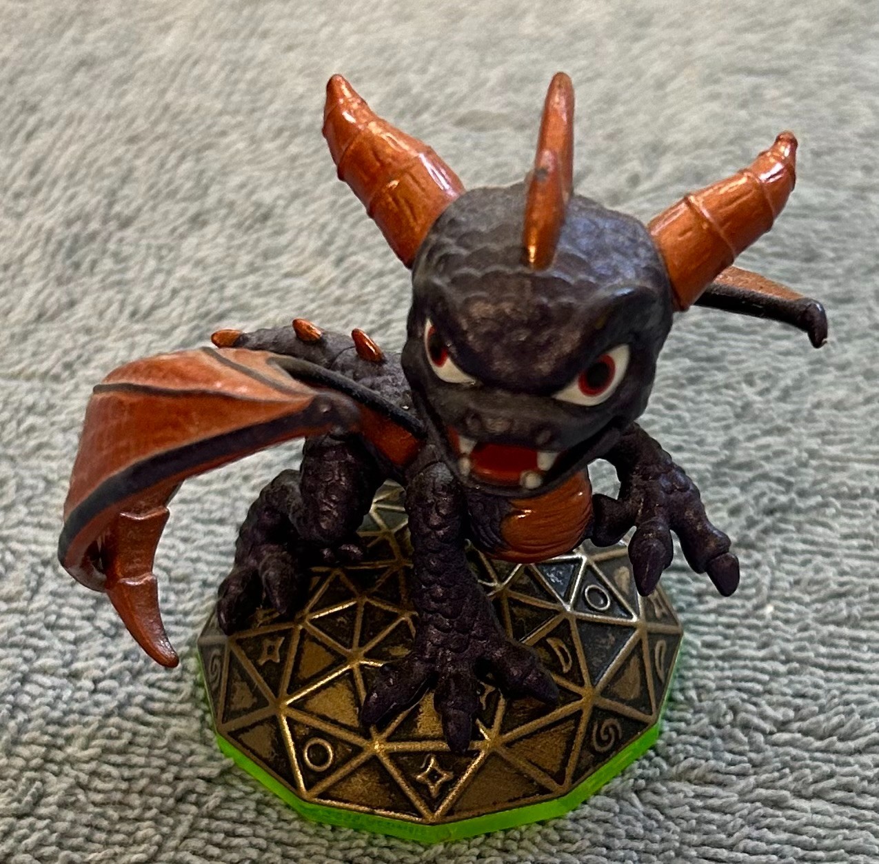 14 Skylanders figures (12 Giants, 2 Spyros) – Crusher, Swarm, Flashwing – tested