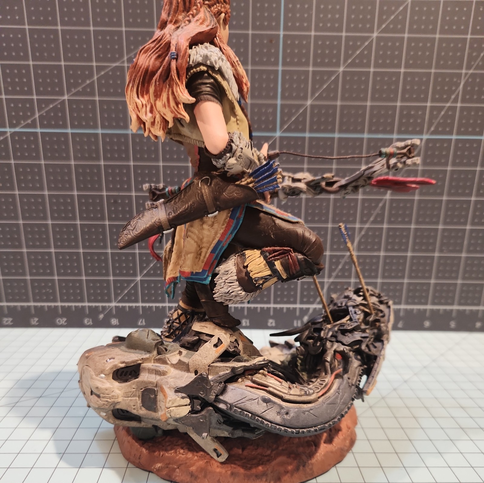 Horizon Zero Dawn : Aloy Collector’s Edition (Statue and light up earpiece only)