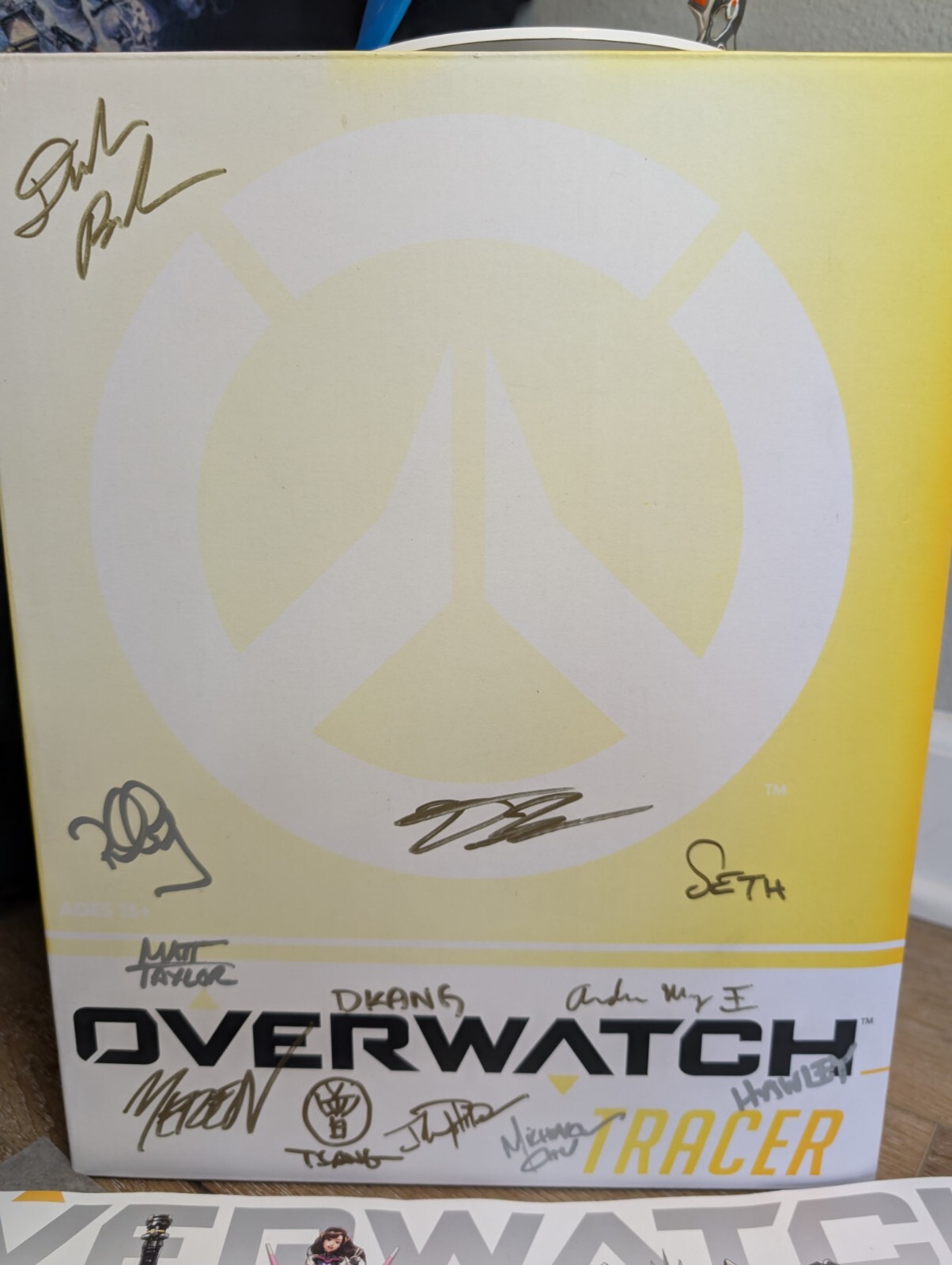 OVERWATCH TRACER Statue Lot-Blizzard Team signed Box, T-Shirt,Poster,Coins