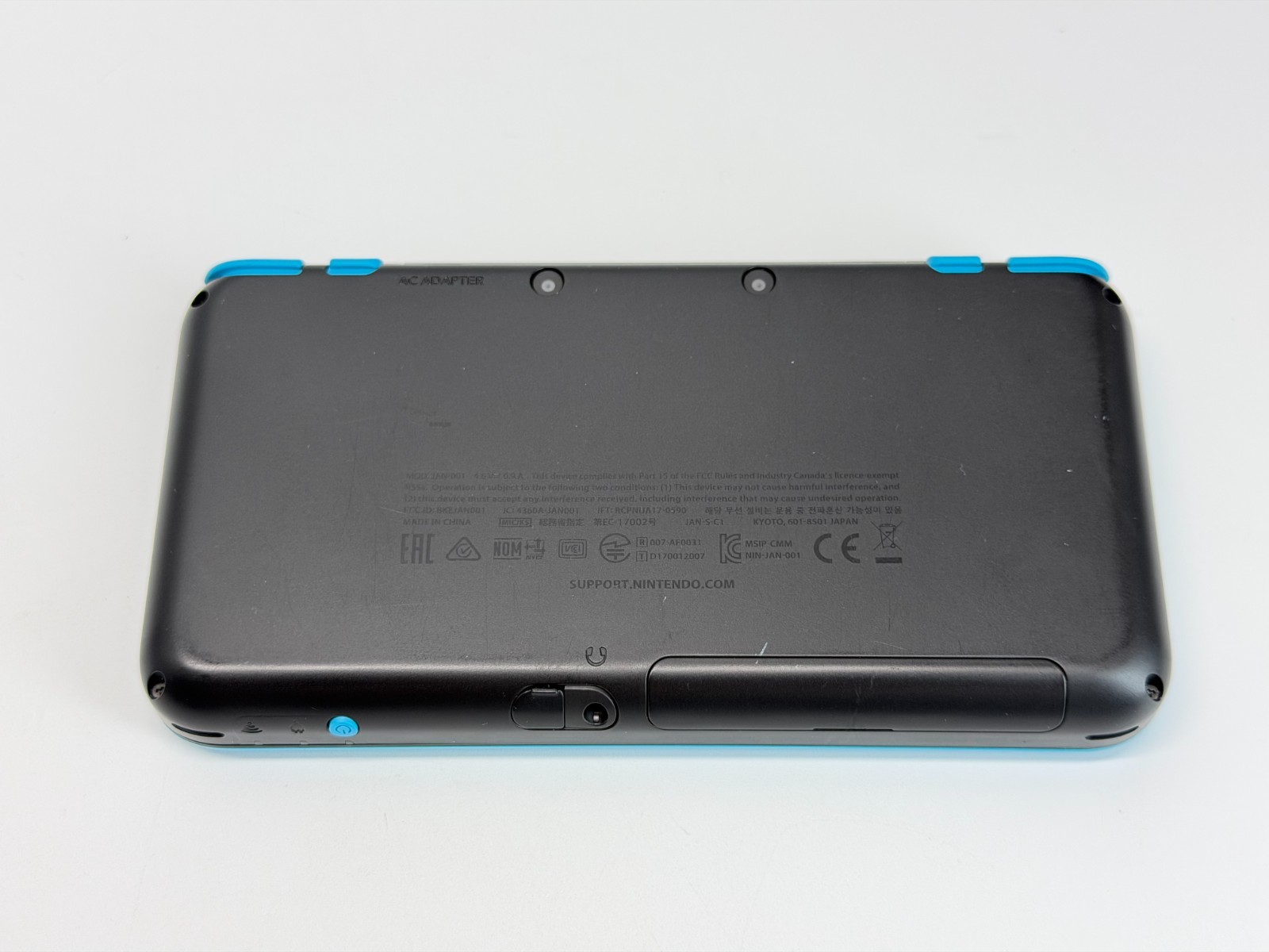 Nintendo New 2DS XL Blue/Black Handheld System Bundle w/Mario Kart 7