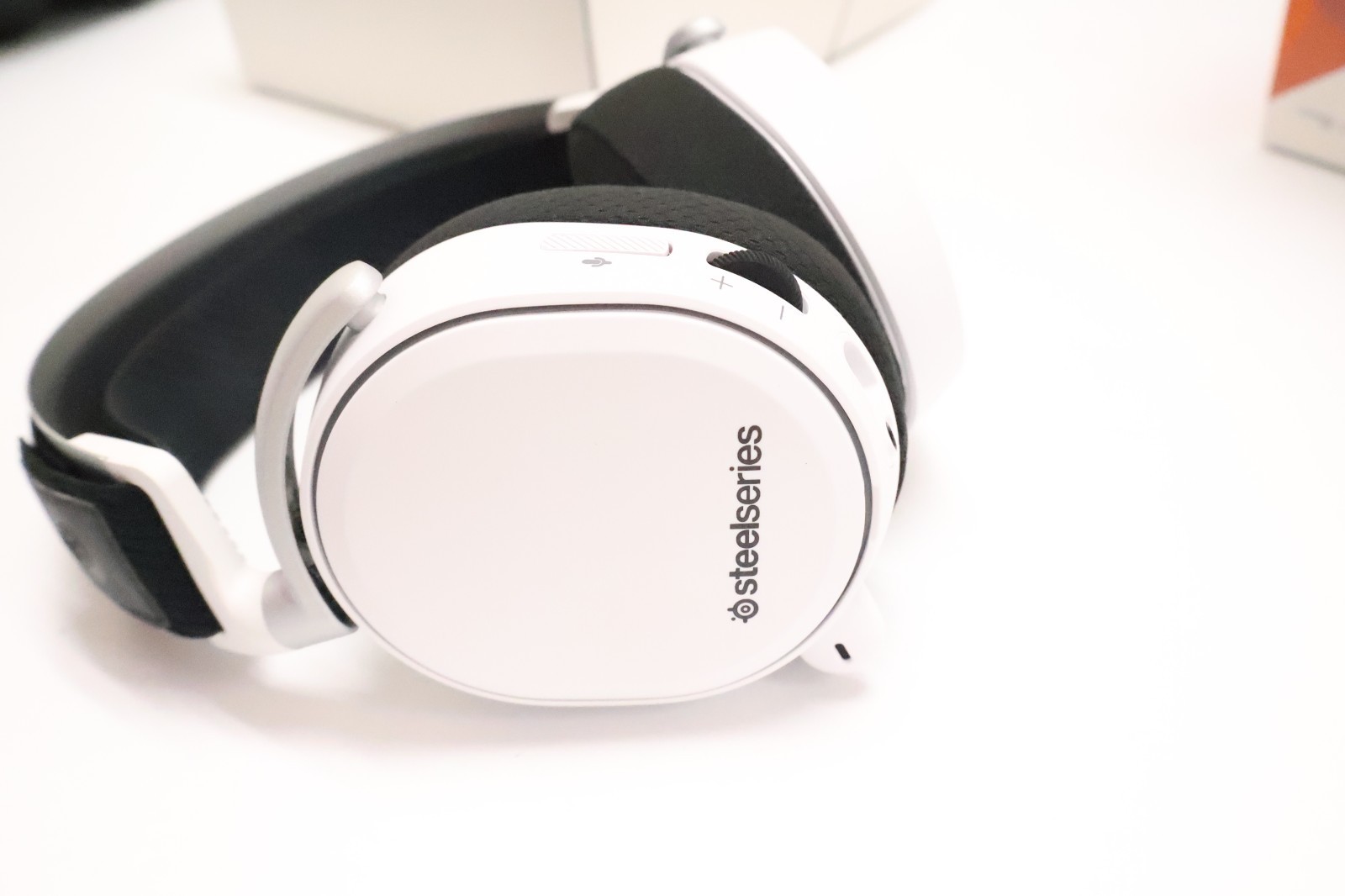 SteelSeries Arctis Pro+GameDAC Wired Gaming Headset White for PS5/PS4 and PC NEW