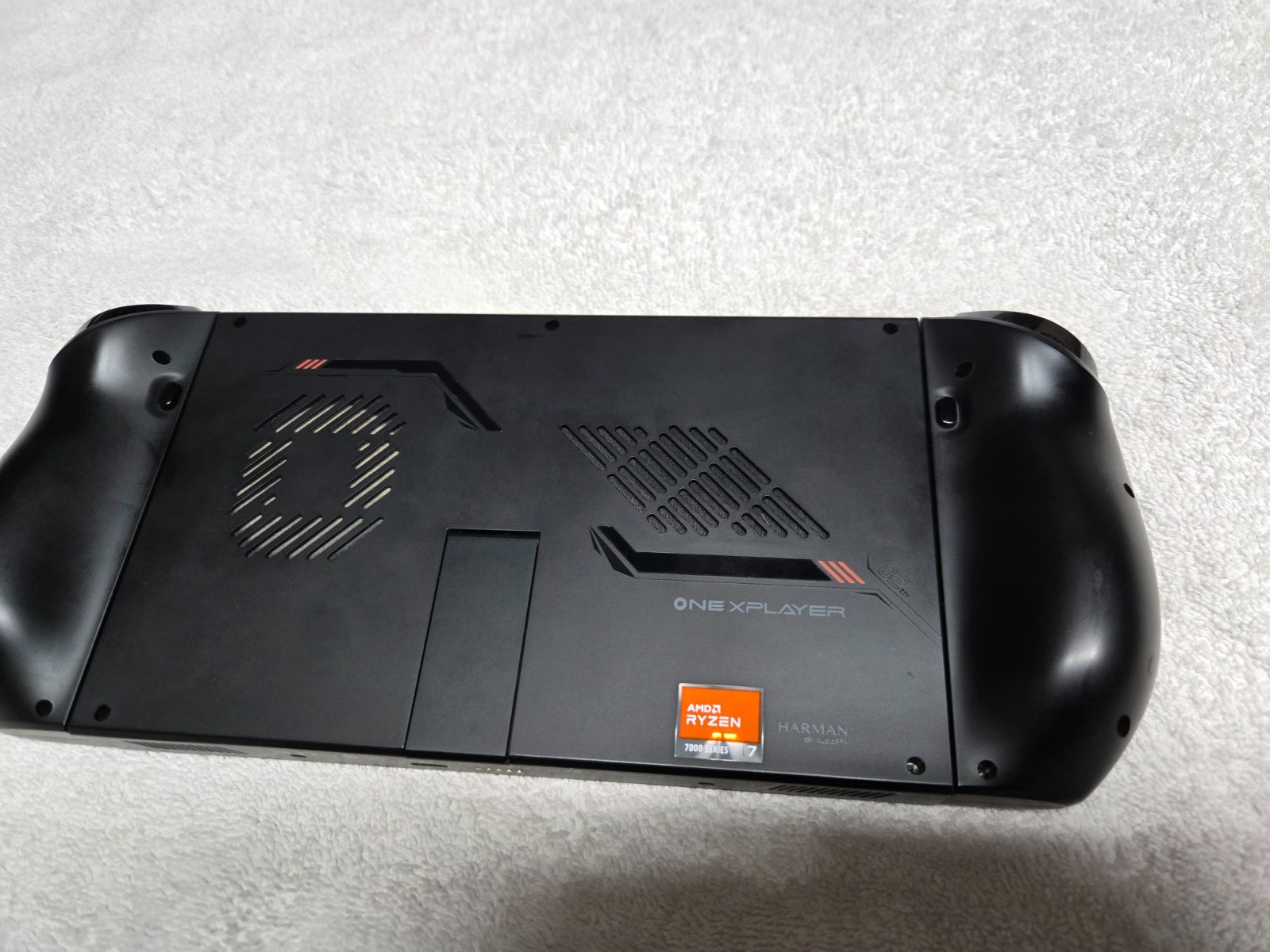 OneXPlayer 2 Pro Handheld 8.4″ AMD Ryzen 7 7840U 32GB RAM 2TB SSD Windows 11