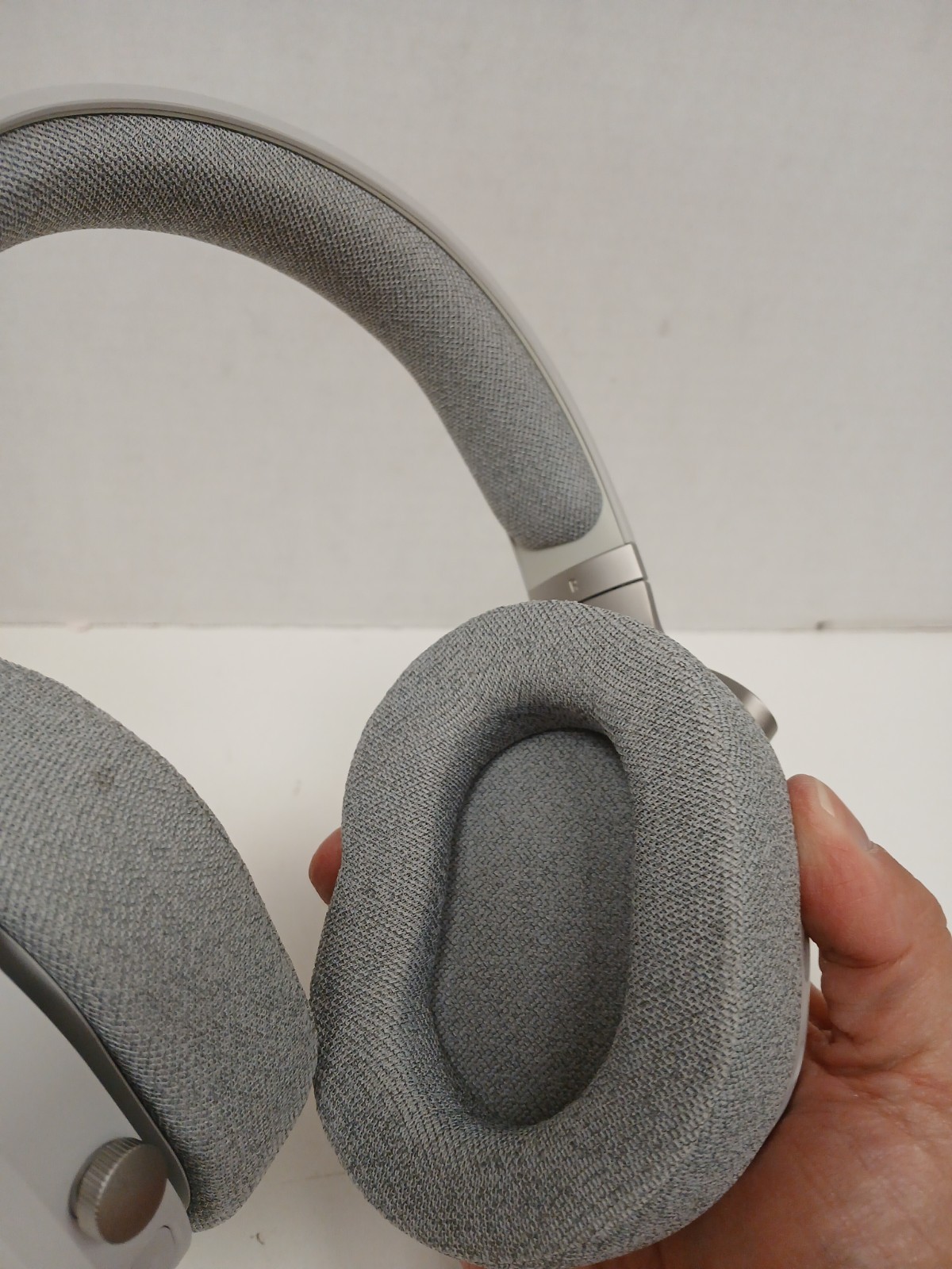 Fractal Design Scape Wireless Gaming Headset, Light Gray – NO BOX