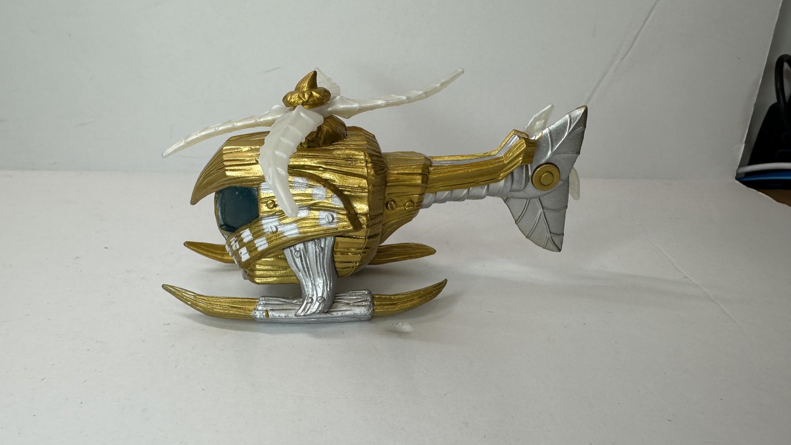 Skylanders SuperChargers Nitro Stealth Stinger Vehicle Helicopter Gold Toy