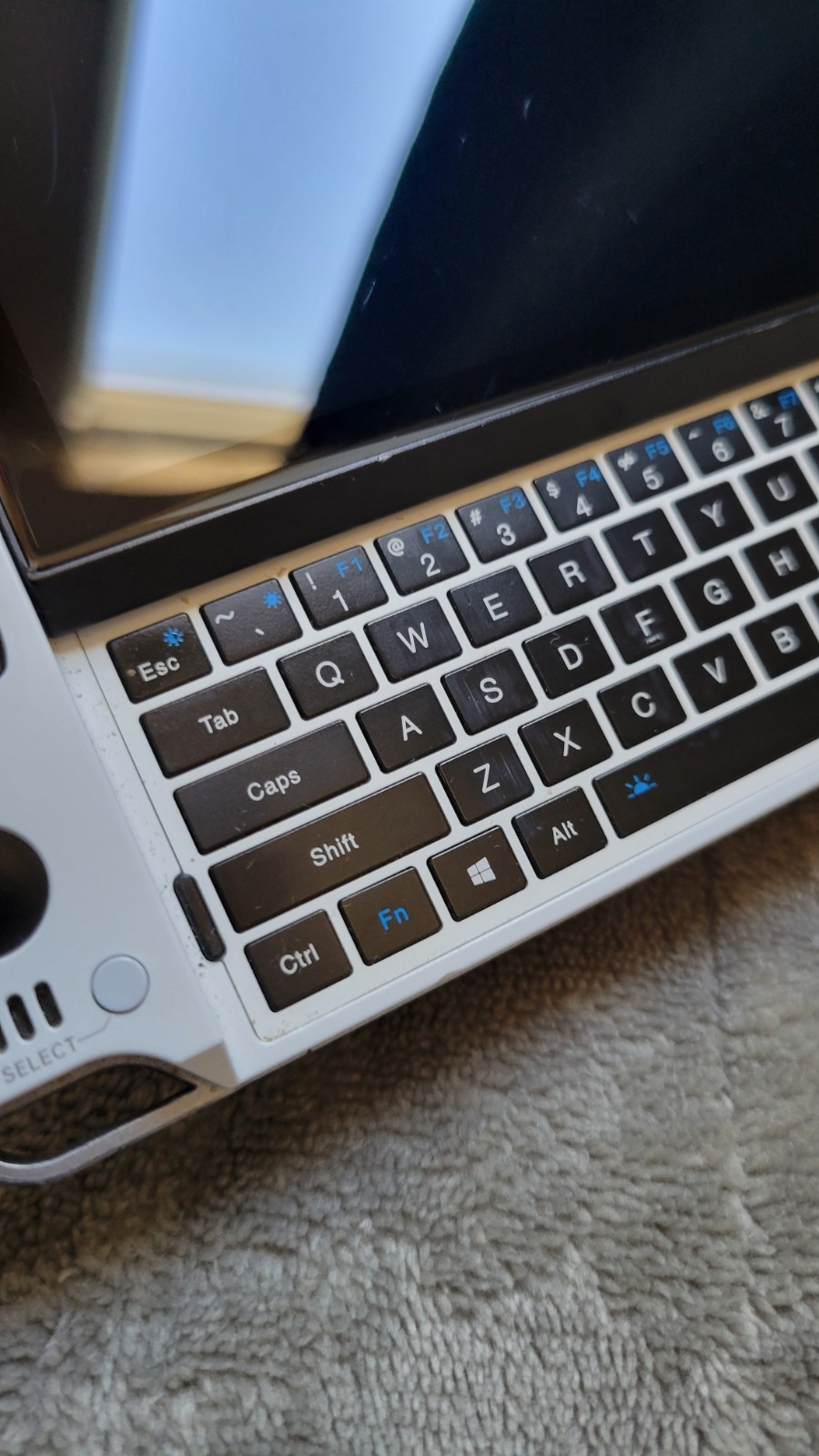 GPD Win 4 AMD Ryzen 7 6800U – 32gb RAM – 1 tb SSD