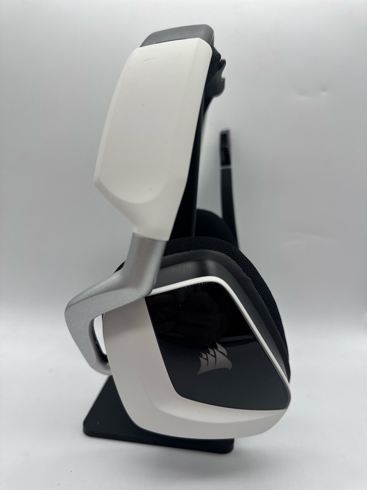Corsair Void RGB Elite Wireless Gaming Headset 7.1 Surround Sound 40ft White