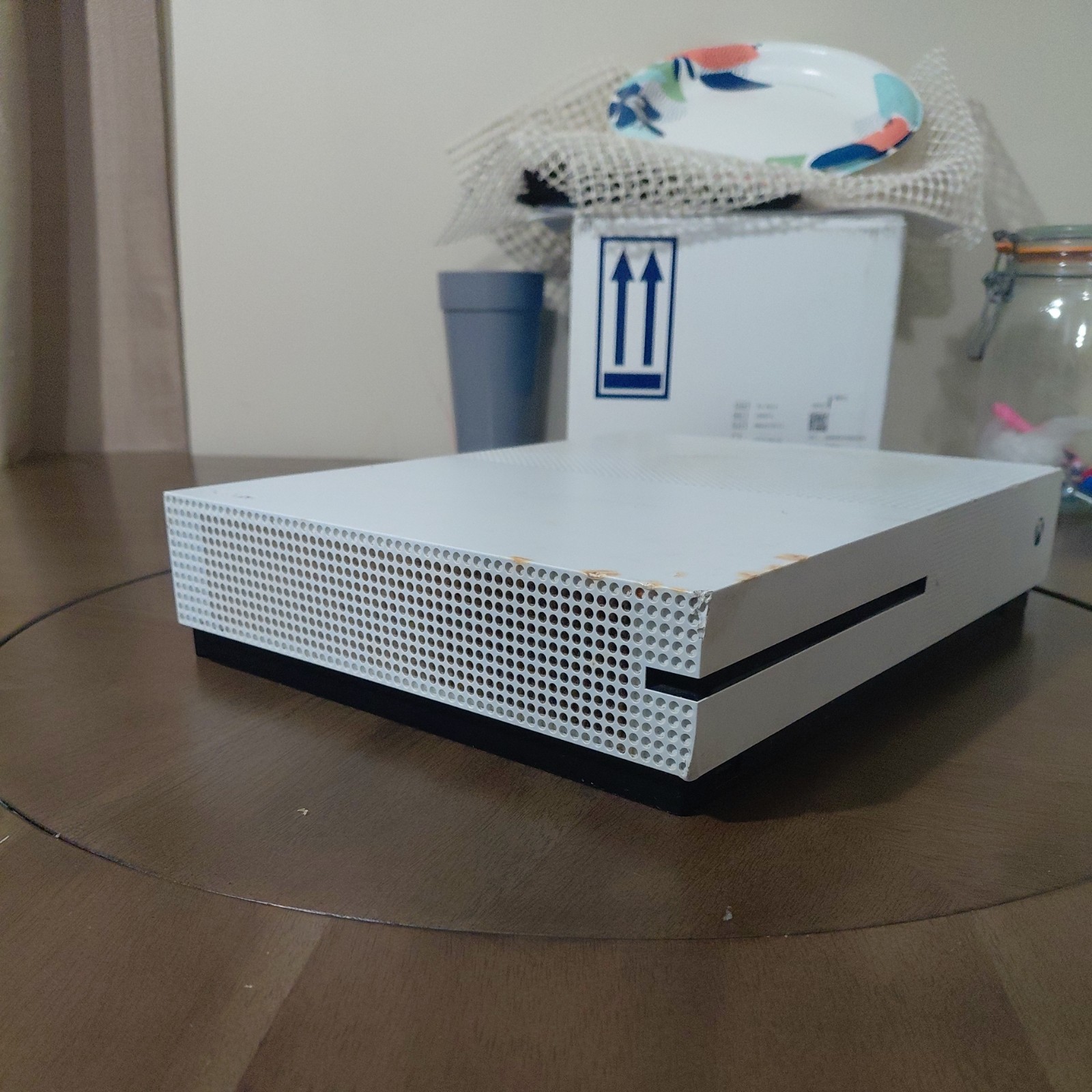 Microsoft Xbox One S White Console 4K UHD Wi-Fi HDMI USB-A Ethernet
