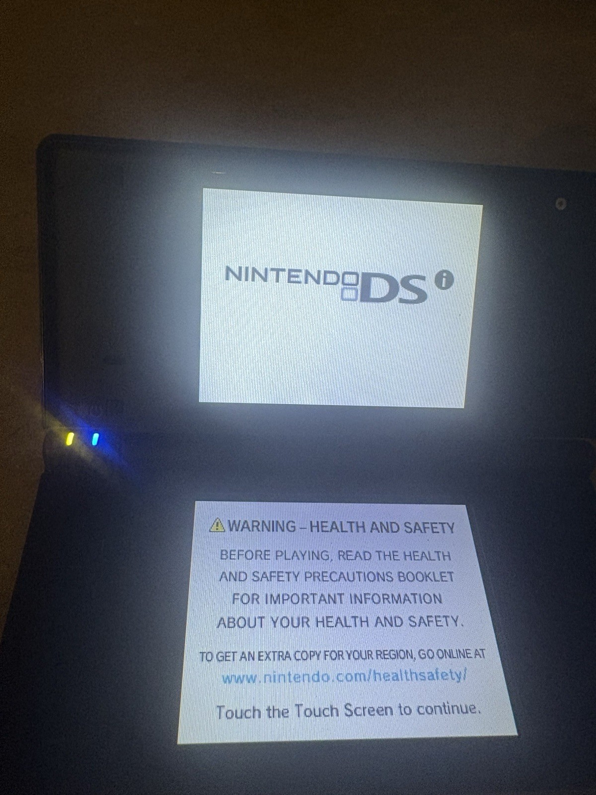 Nintendo DSi Black Handheld Console Region Free 256MB Mic Headphone Jack