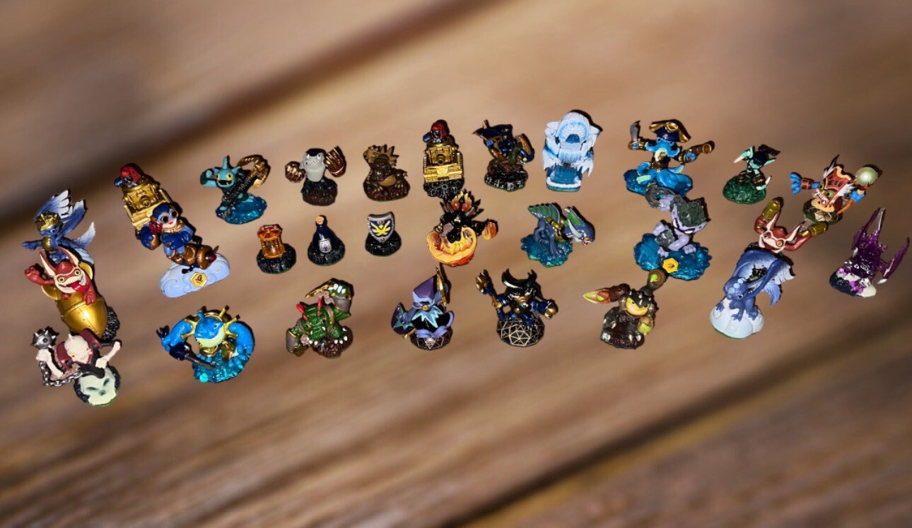 Lot Of 28 Skylanders Swap Force Rip Tide Video Game Action Figure Activision
