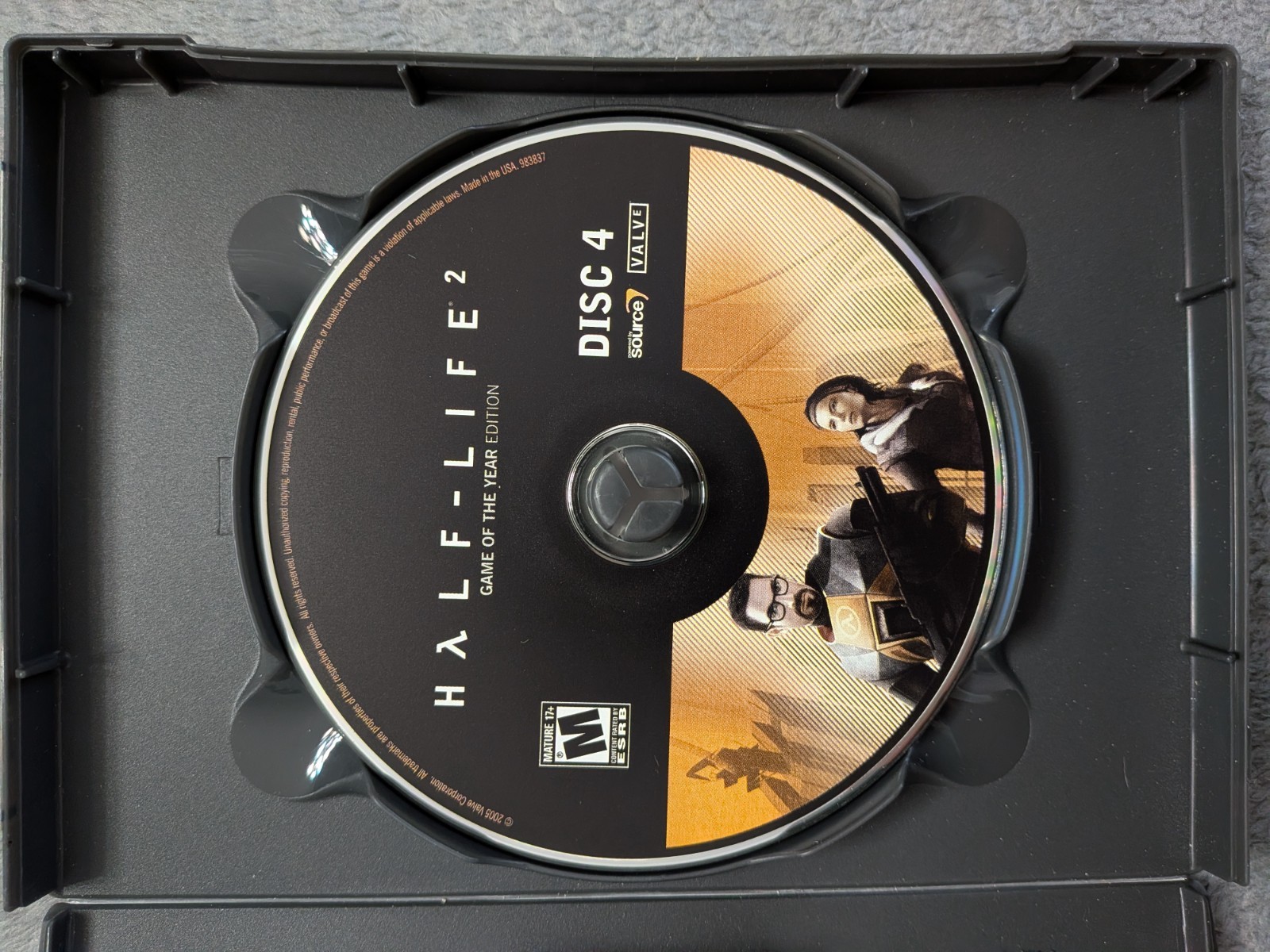 HALF-LIFE 2 GAME OF THE YEAR EDITION PC CIB LIKENEW