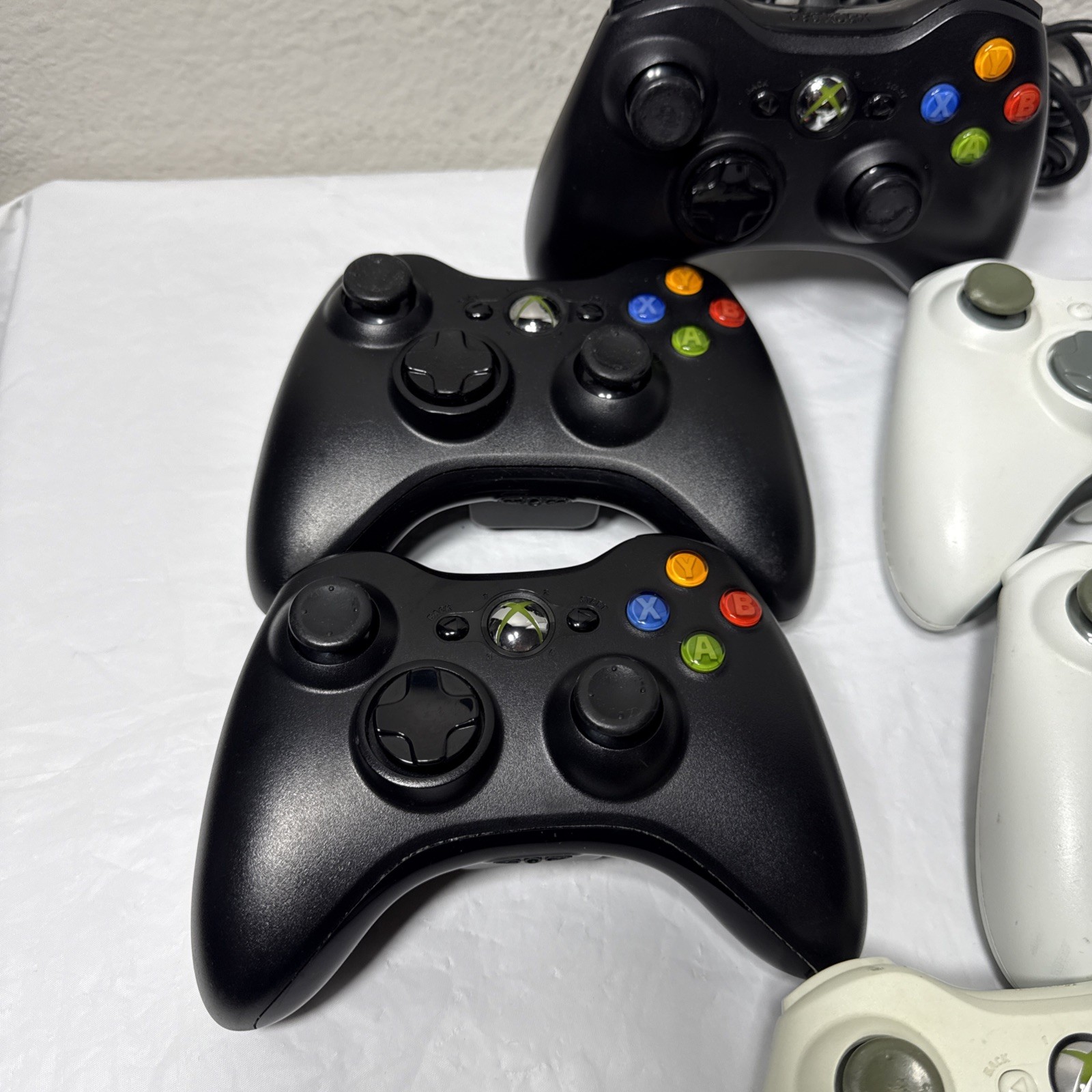 Lot of 6 OEM Microsoft Xbox 360 Controllers Five Wireless And One Wired
