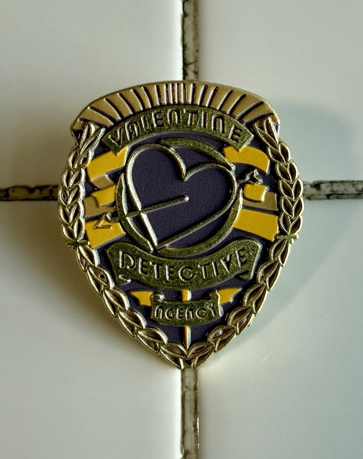 FALLOUT-Nick Valentine Detective Agency Metal Lapel Pin (BADGE) Game Memorabilia