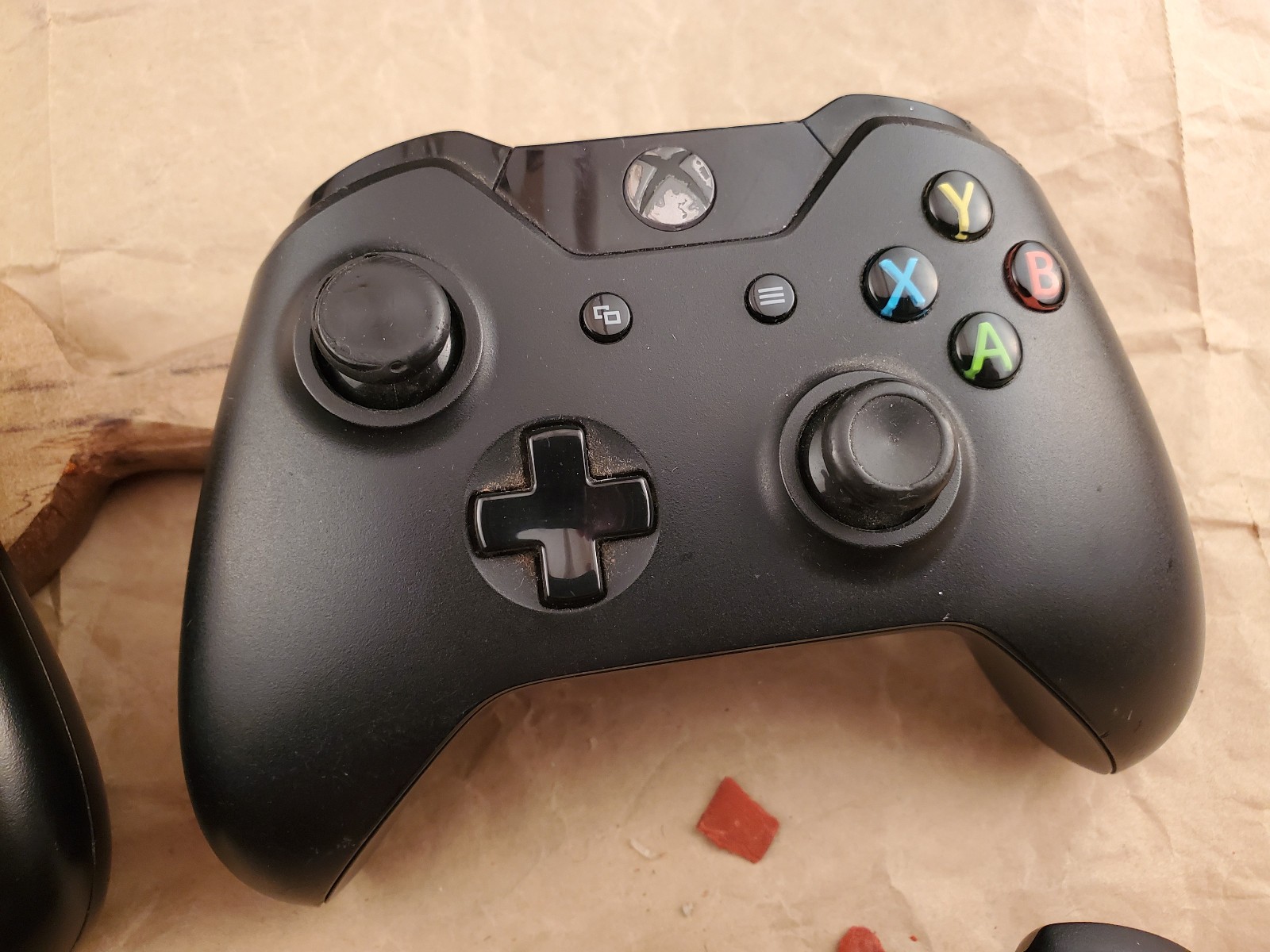 FOUR (4) Xbox One/Series Wireless Controller 1537 (3) 1914 (1) does not power on