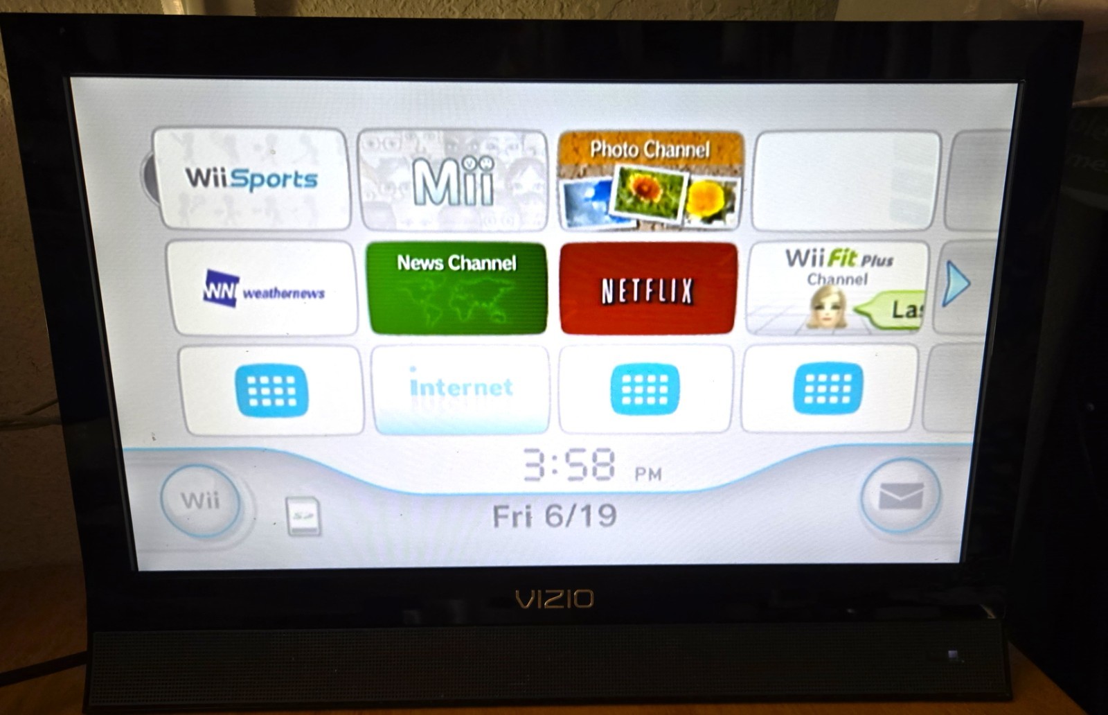 2006 Nintendo Wii RVL-001 512 MB Home Console – White