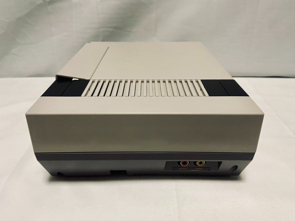 Nintendo NES Console Bundle 4 Controllers NES Advantage 5 Games + Cords