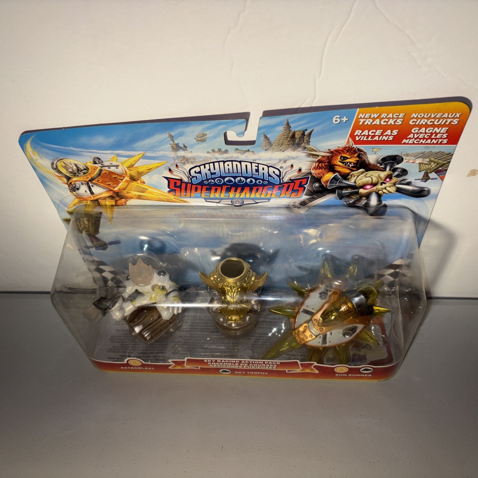 Skylanders Superchargers Sky Racing Action Pack Astroblast Sun Runner Trophy NIB