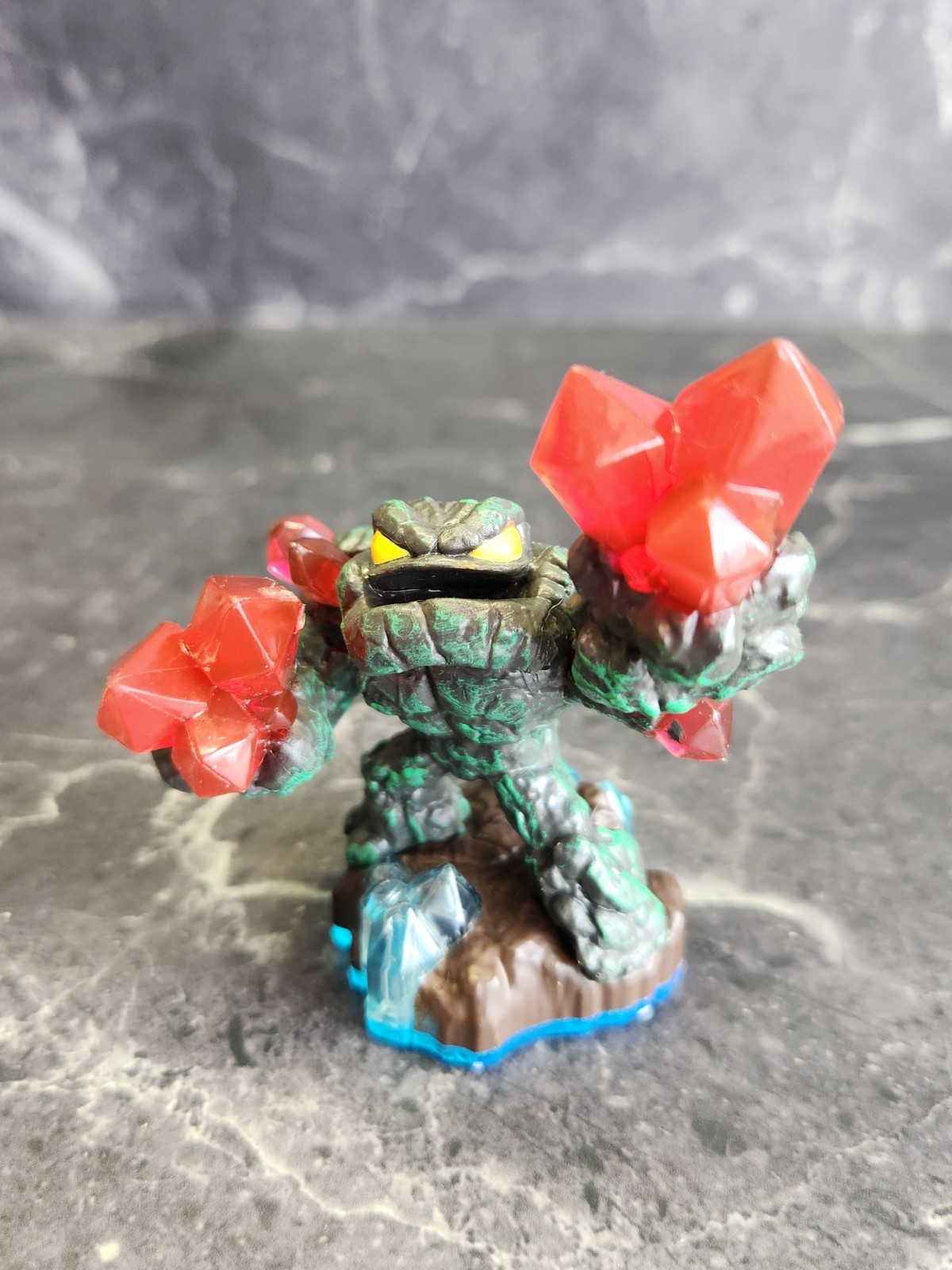 Lot Of 15 Assorted Skylanders Figures W/ Green Carrying Case Swap Force/Disney.