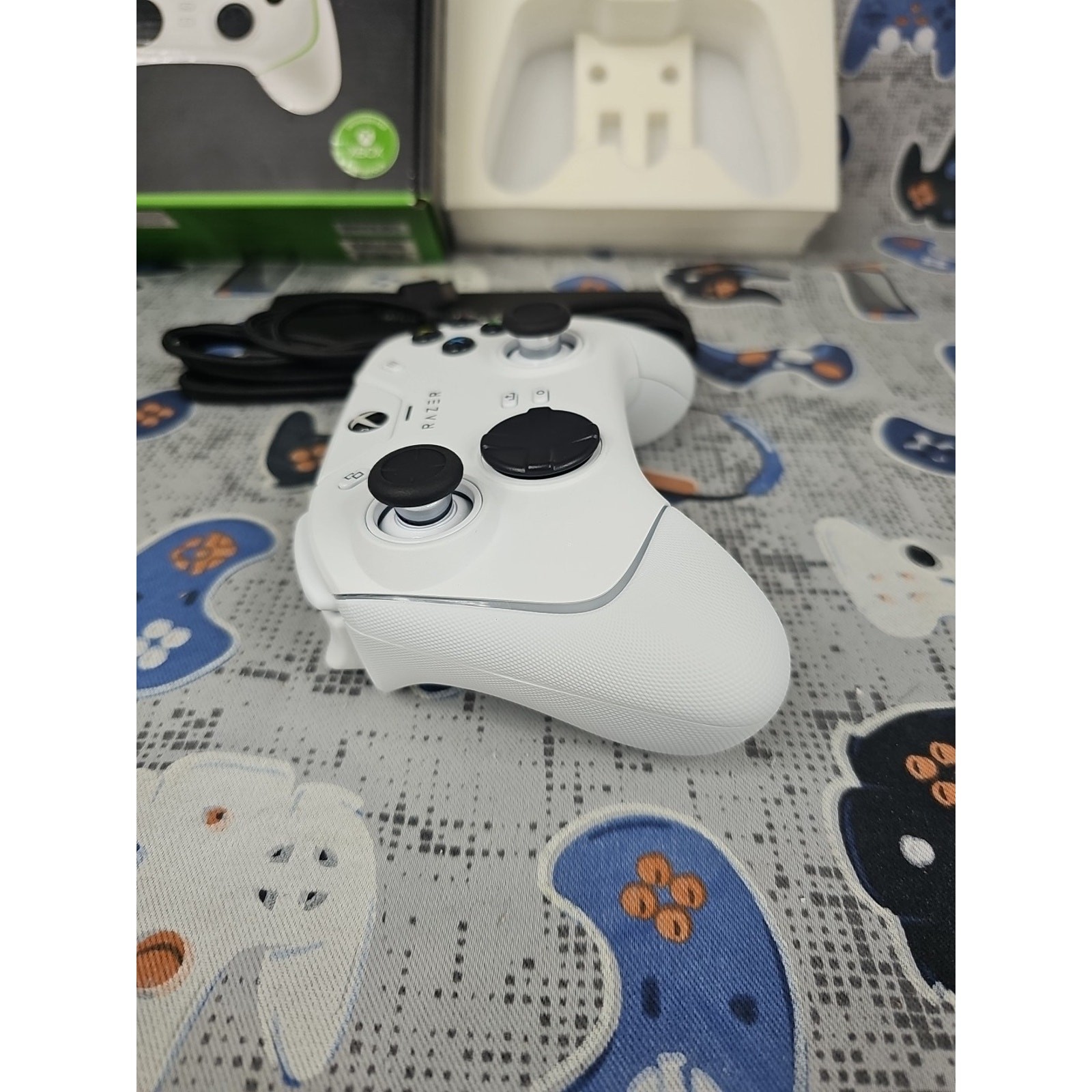 Razer Wolverine V2 Chroma Controller for Microsoft Xbox One/Series S/X/PC- White