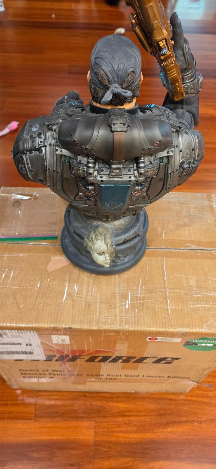 Triforce Gears Or War 2 Marcus Fenix Epic Scale Bust Gold Lancer Ed. *Damaged*