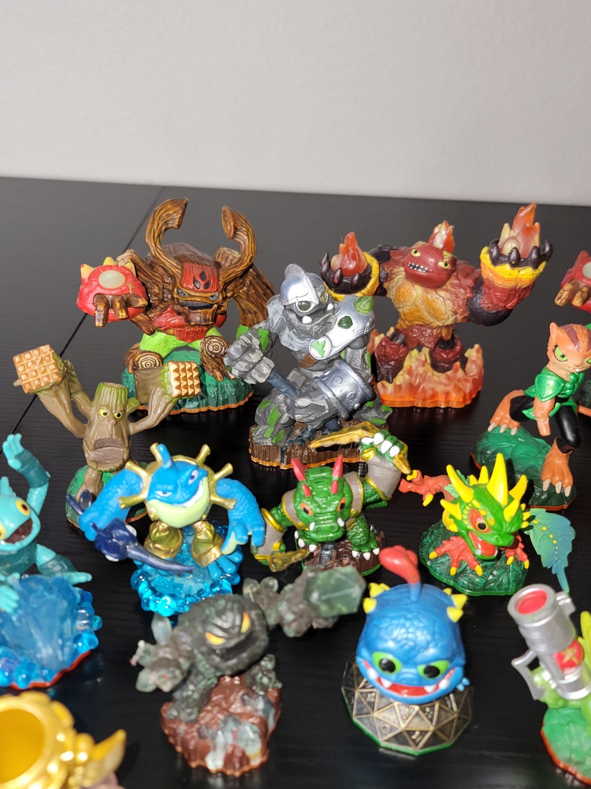 🔥Activision Skylanders Mixed Lot of 19 Collectible Figures (Some Damage)🔥