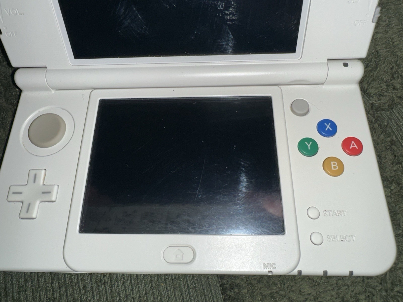 “New” Nintendo 3DS Super Mario White Edition + Games