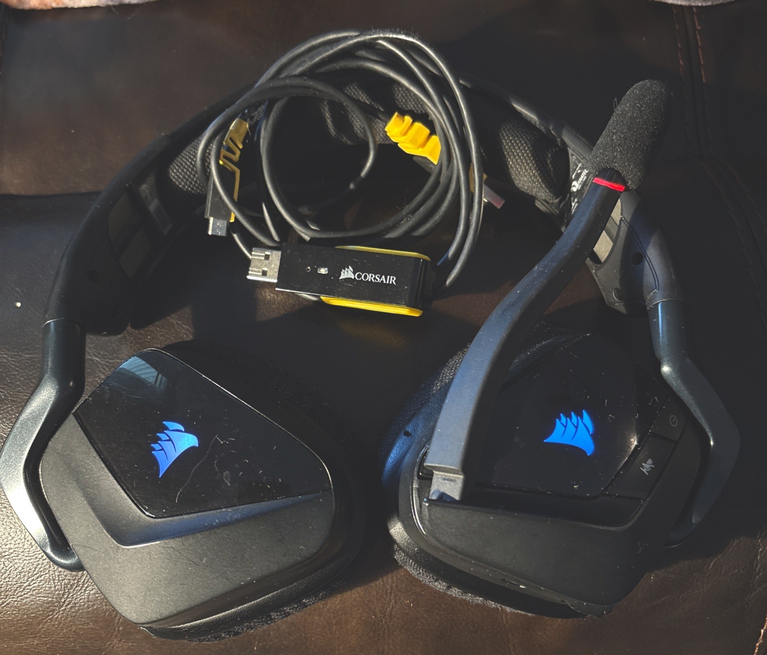 Corsair Headset Wireless Gaming And VOIP Calls Works Well. Few Scuffs.