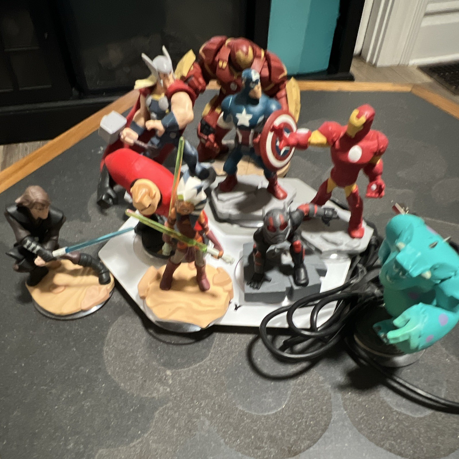 Disney Infinity Lot Figures Thor Hulk Iron Man Captain America Mr. Incredible