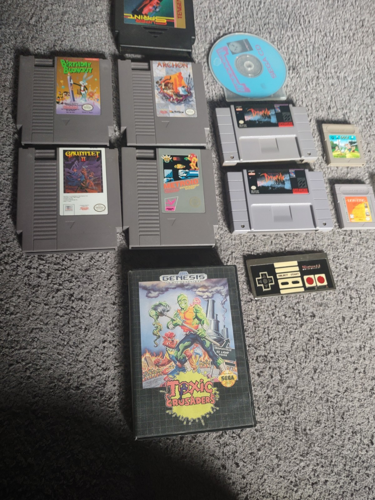 Retro Game’s Mix Lot 11. And Nintendo Belt Buckle.