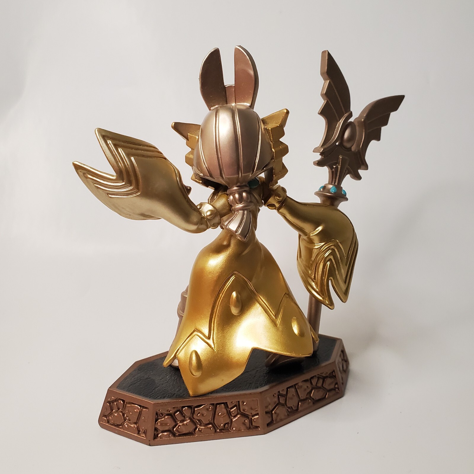 Golden Queen #87798888 – Skylanders Imaginators Sensei – Activision 2016 Model