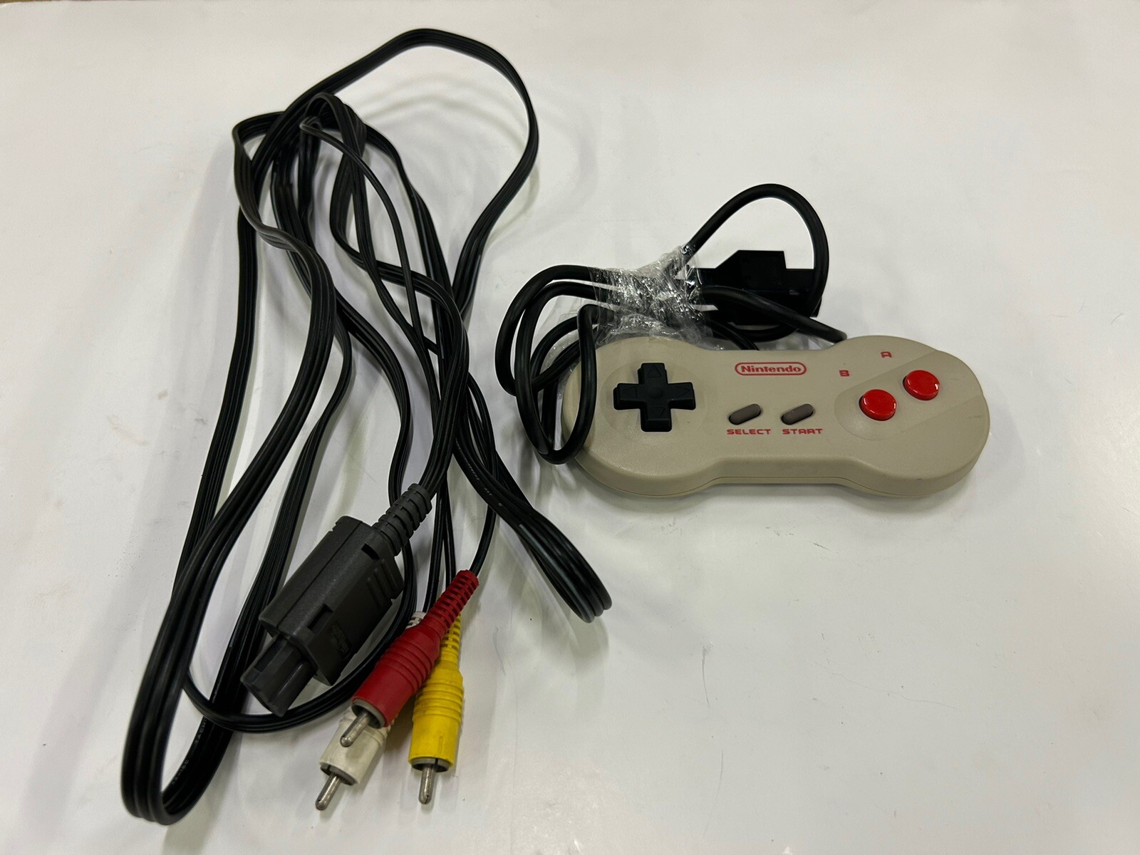 Nintendo Famicom AV Spec Top Loader 1 Controller Power & AV Cable Full Set