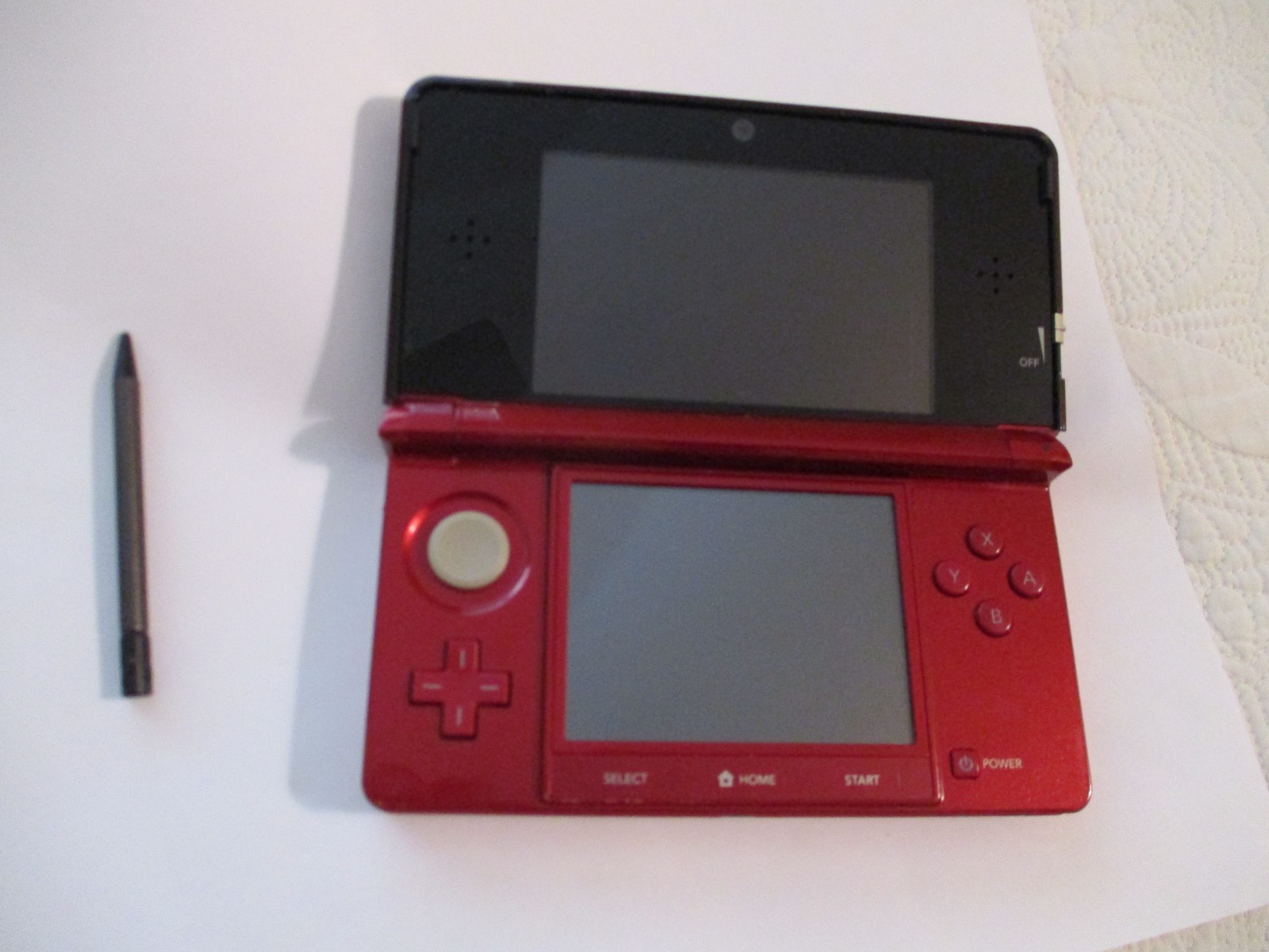Nintendo 3DS Red CTR-001 Handheld Console w/ Charger/Cradle/2GB SD Card – Tested