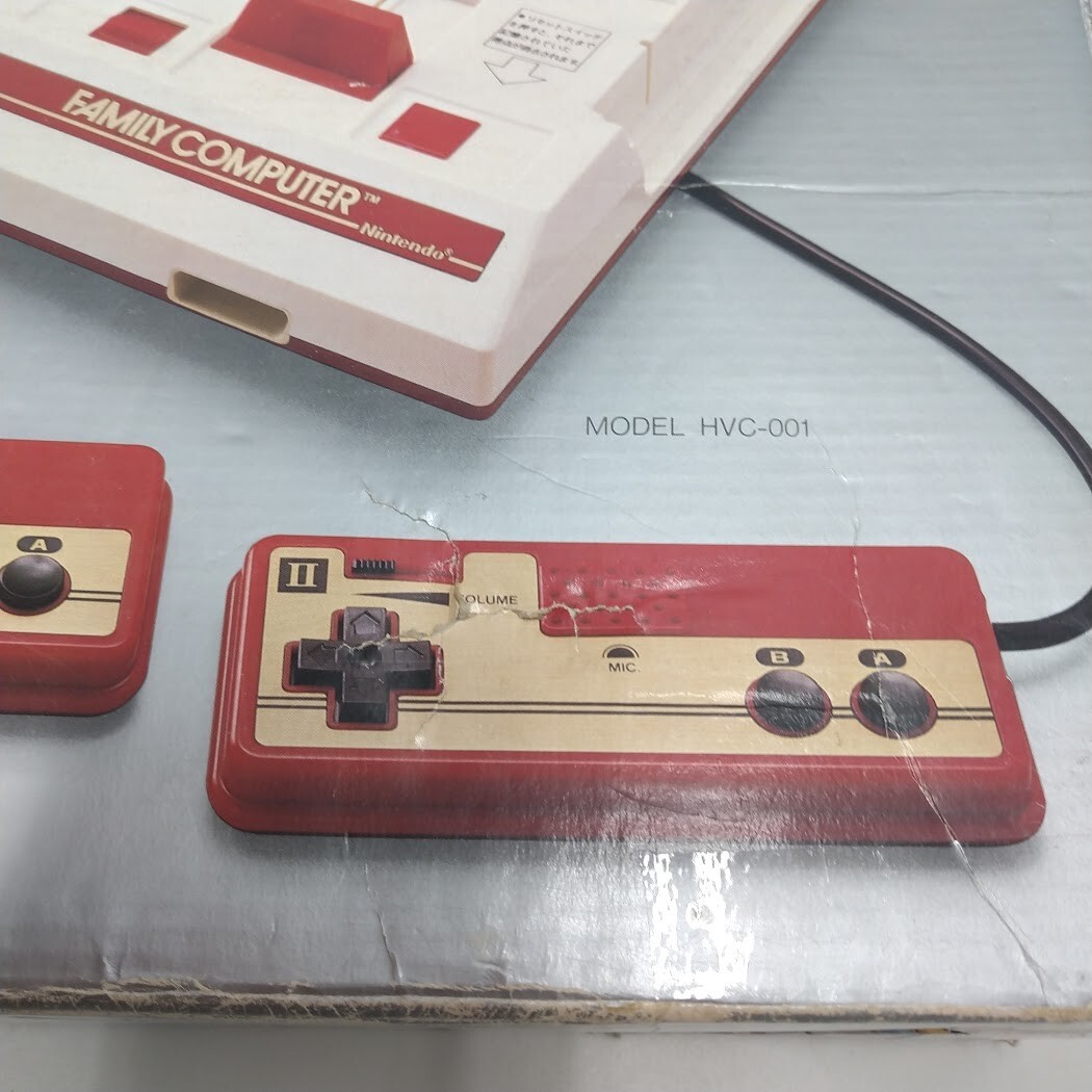 Nintendo Famicom in box Japanese original Console 4 games Super Mario HVC-001