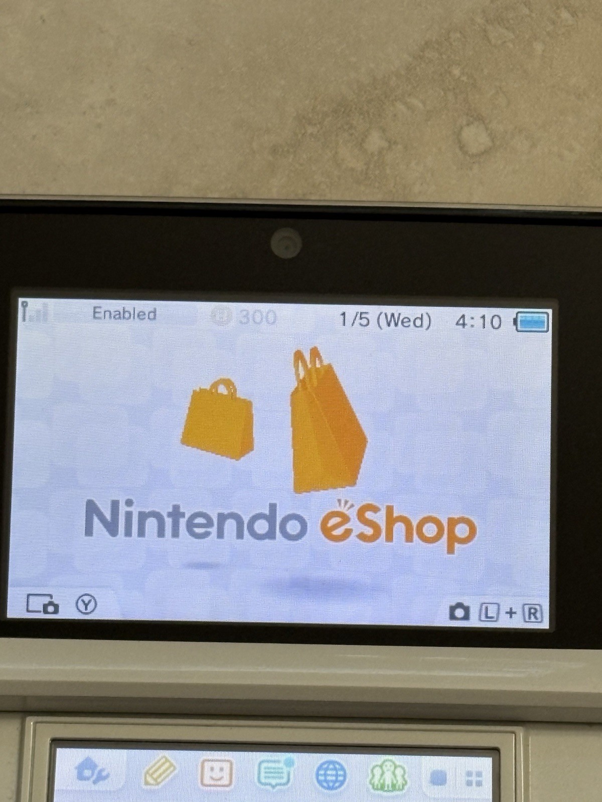 Nintendo 3DS Console White Edition With Charger US SELLER New Top Screen