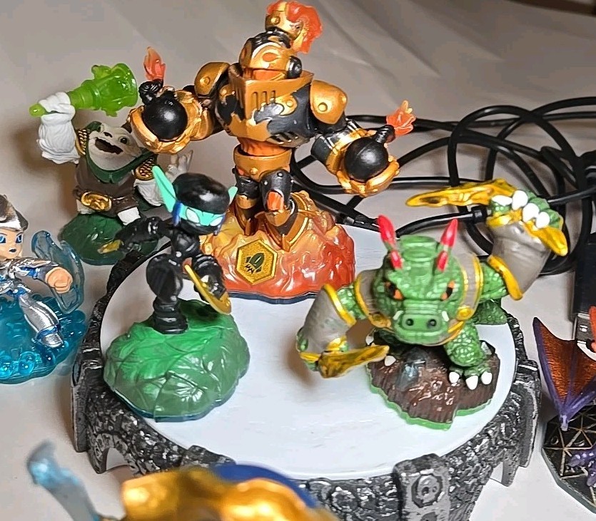 Activision 2013 Skylanders Swap Force Lot Of 7 and Portal